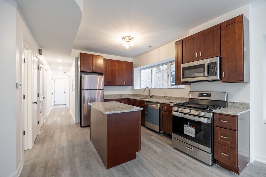 Building Photo - 1014 N Hamlin Ave