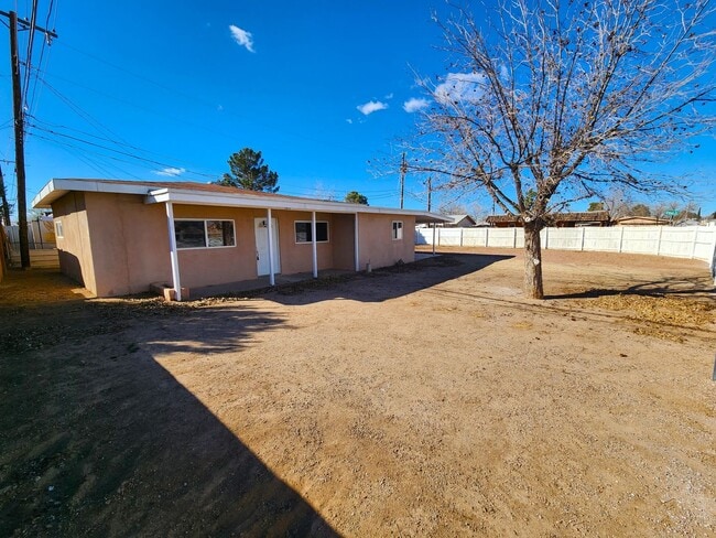Building Photo - 1417 Fifth St.