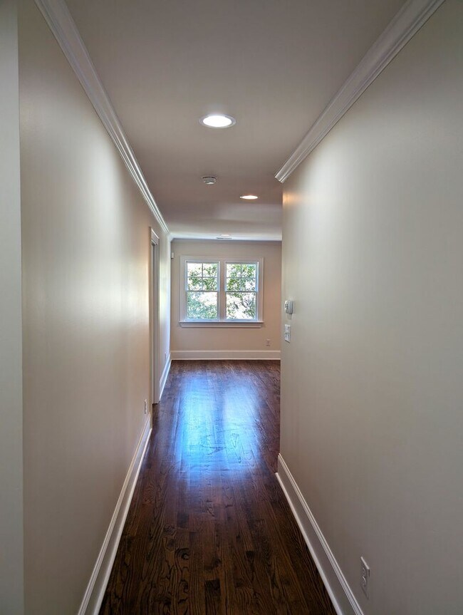 Building Photo - Plaza Midwood, Luxury 4 Bedroom/4 Bathroom Home!