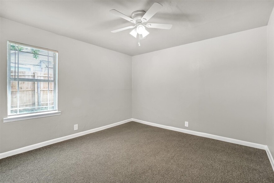 Building Photo - 6781 Half Main St