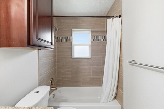 Building Photo - 8526 Cedel Dr