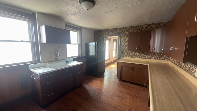 Building Photo - 743 Forsythe St