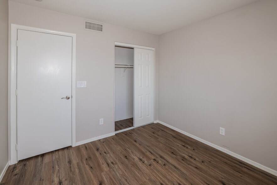 Building Photo - 4124 E Anderson Dr
