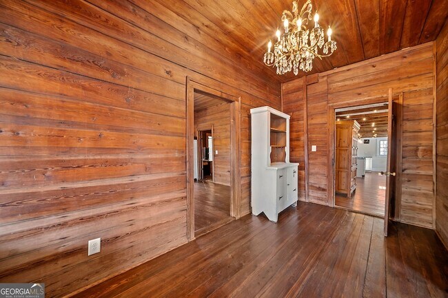 Building Photo - 497 Old Hwy 85