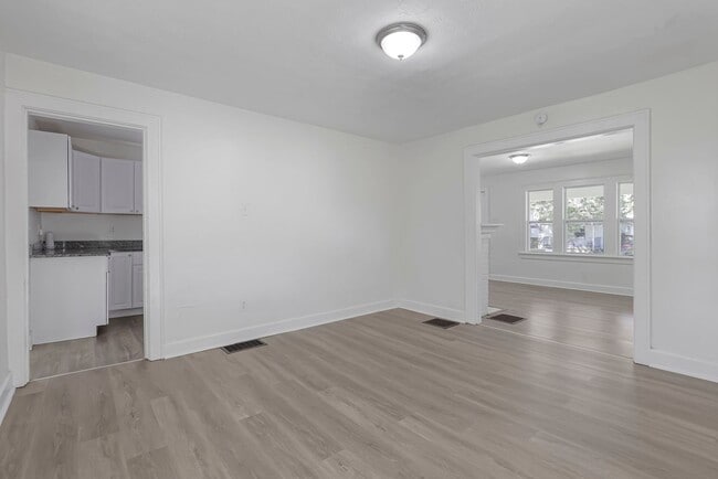 Building Photo - 450 S Terrace Ave