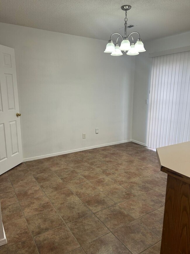 Building Photo - 1013 SE 5th St