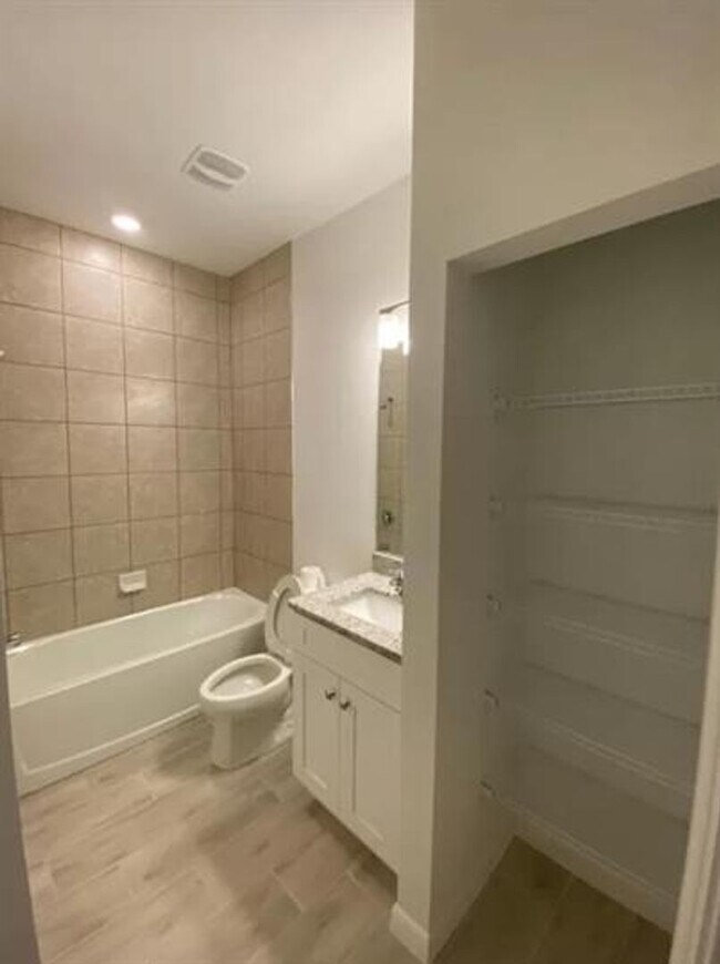 Building Photo - 1062 San Cristobal Ave