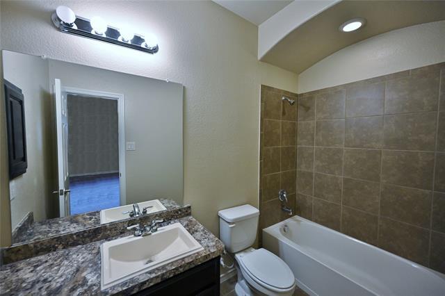 Building Photo - 916 Iona Dr