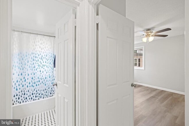 Building Photo - 235 N George Mason Dr