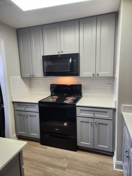 Primary Photo - Parkview Apartments