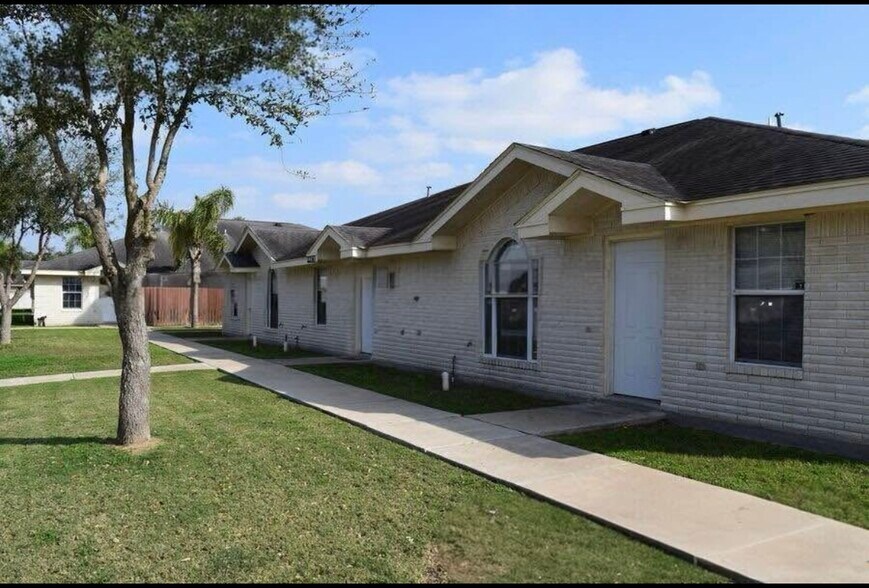 Building Photo - 2210 Peridot St