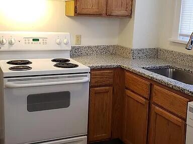 Building Photo - 2679 Indianola Ave