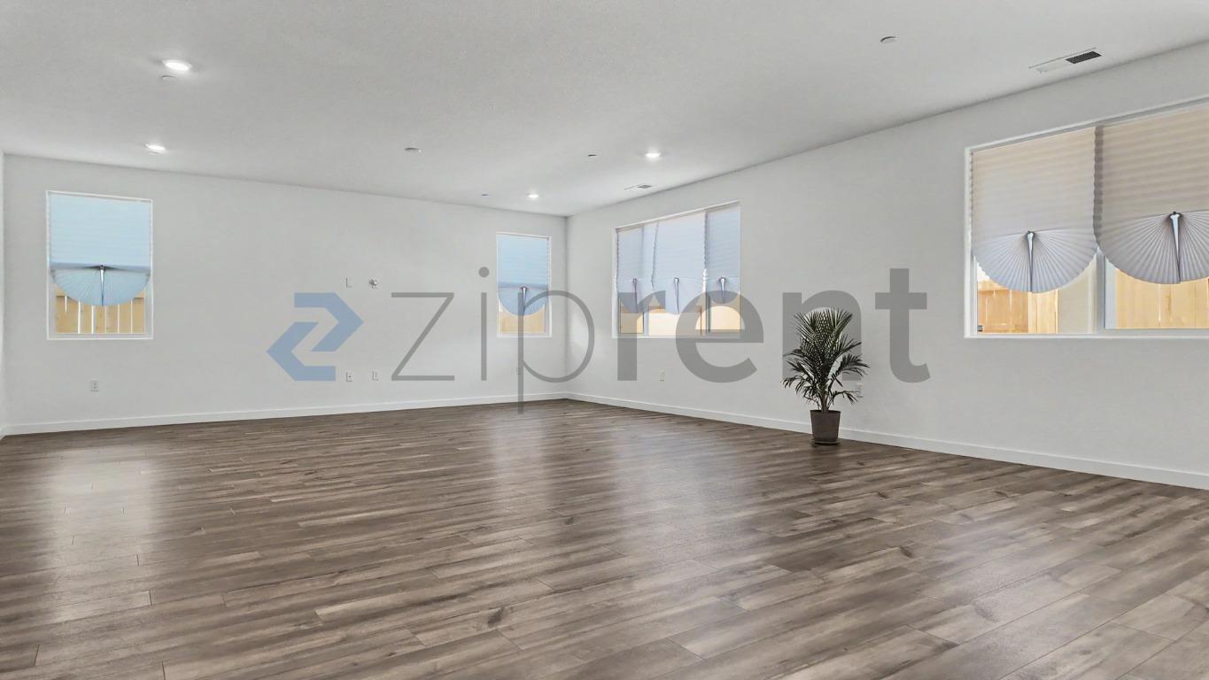 Building Photo - Unit