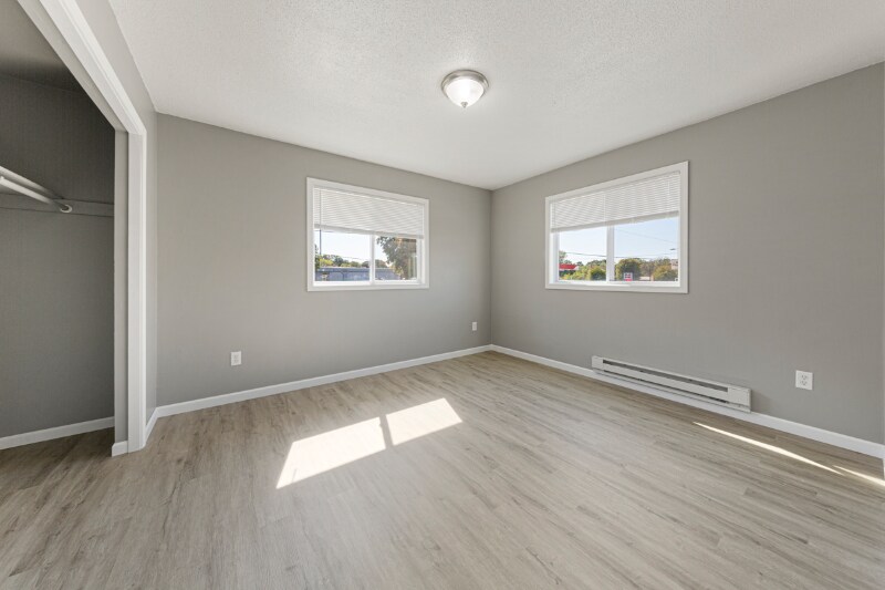 Building Photo - 1402 Division St W