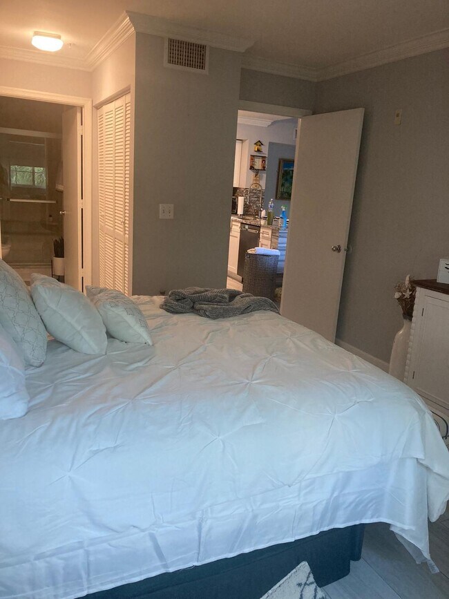 Building Photo - 4856 N State Rd 7