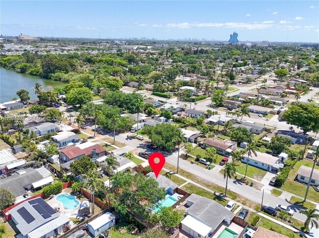 Building Photo - 5621 SW 38th Ct