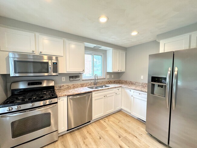 Building Photo - 2652 Santa Barbara Dr