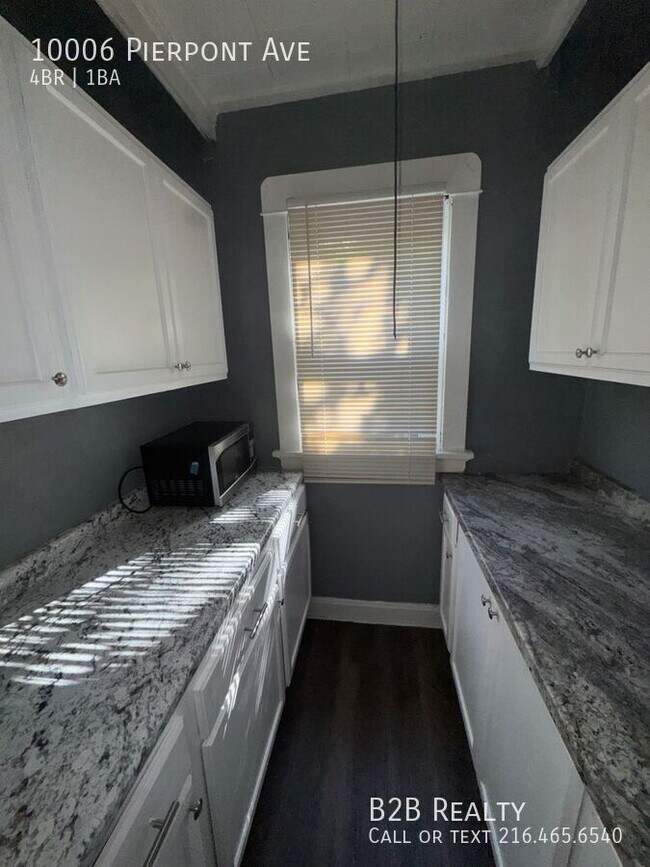 Building Photo - 10006 Pierpont Ave