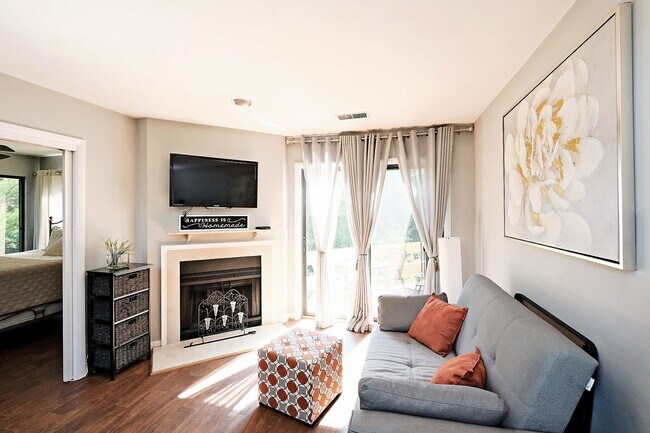 Building Photo - 1210 Chatham Ridge