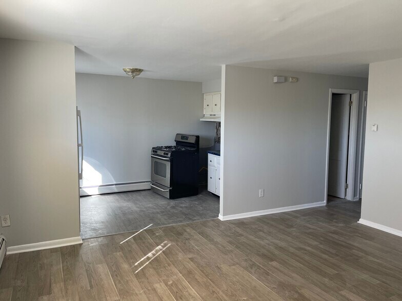 Building Photo - 4818 Unruh Ave