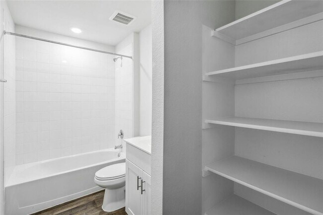 Building Photo - 605 Jane Long Dr