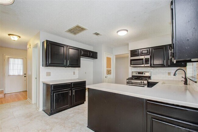 Building Photo - 7803 Maple Brook Ln