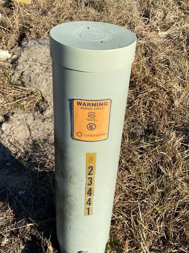 Building Photo - Custom Home - Desirable SW Ocala Neighborhood 3/2/2 **Won't Last**