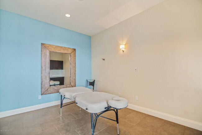 Building Photo - 1431 Riverplace Blvd