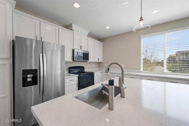Building Photo - 1250 Abbey Ln