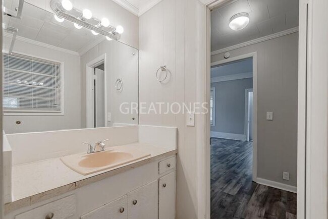 Building Photo - 218 N Lee St