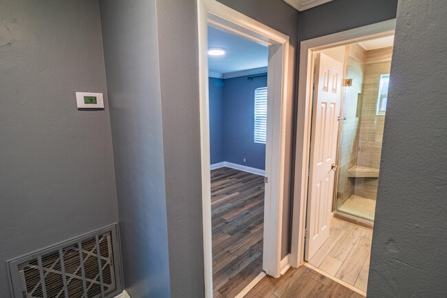 Building Photo - 954 Omar Rd