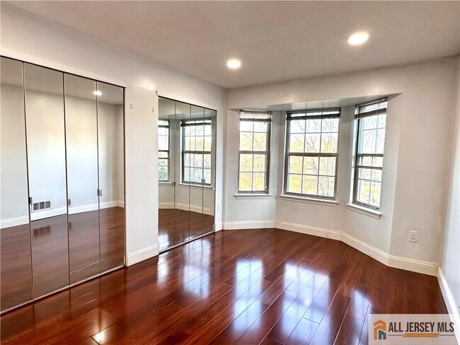 Building Photo - 341 Wimbeldon Ct