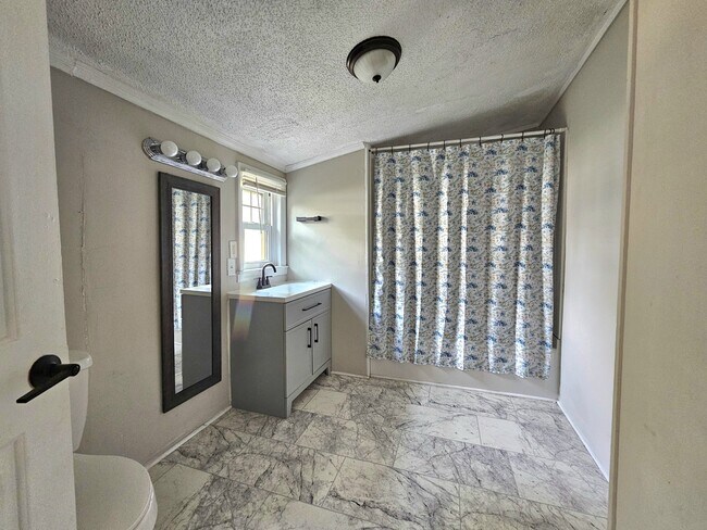 Building Photo - 5202 Dellinger Cir