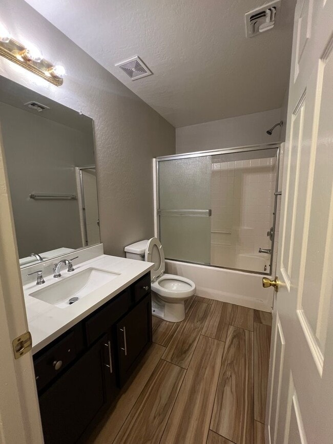 Building Photo - 3 BED 2.5 Bath $1450.