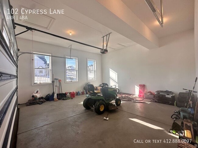 Building Photo - 102 Cypress Ln