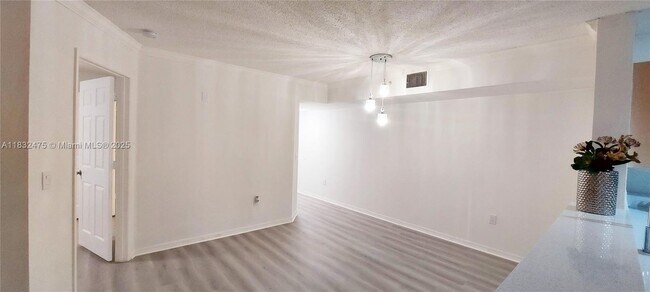 Building Photo - 2433 Centergate Dr