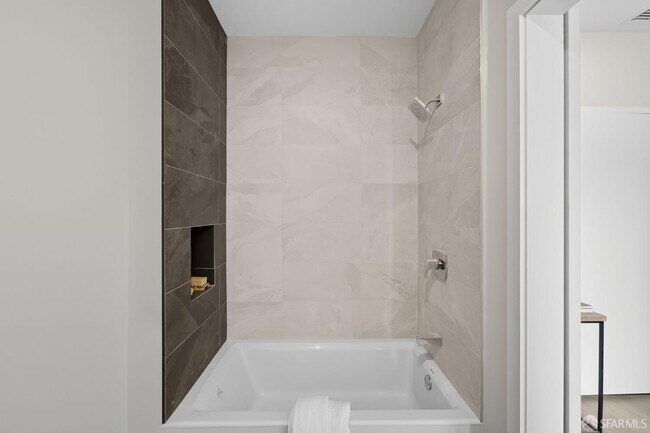 Building Photo - 811 Valencia St