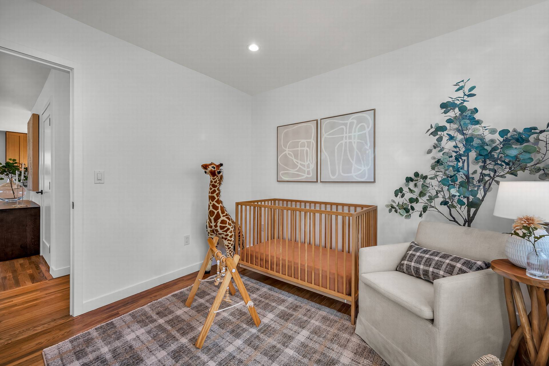 Building Photo - 616 W Ellis Ave