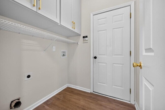 Building Photo - 4379 Annlette Dr NW