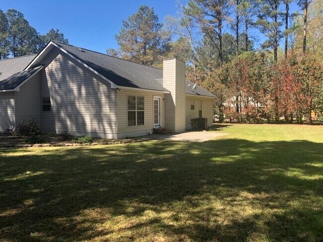 Building Photo - 512 Whistlestop Cir