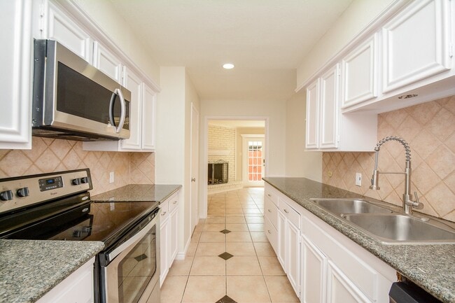 Building Photo - 13282 Trail Hollow Dr