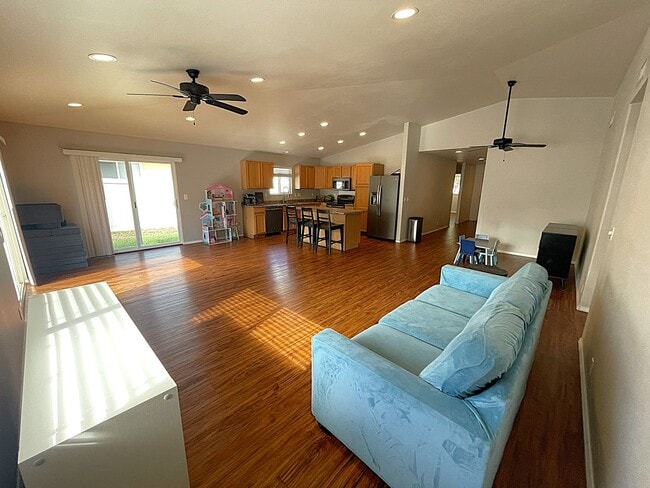 Building Photo - Beautiful 3-Bedroom, 2-Bath Single-Level H...