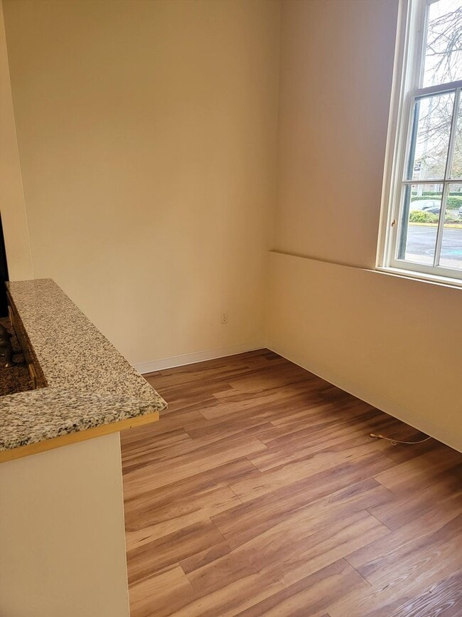 Building Photo - Beautiful Lincoln School Studio