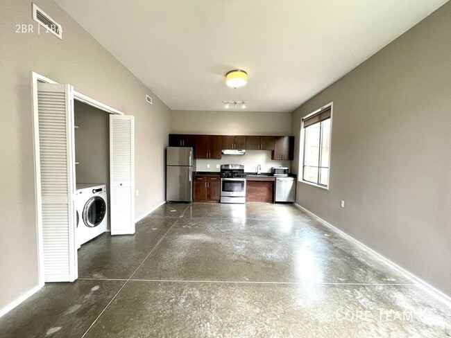 Building Photo - 3632 Gillham Rd
