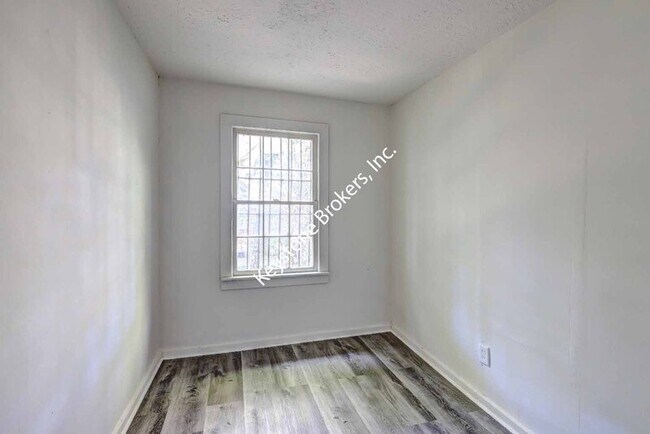 Building Photo - 760 Magnolia Dr