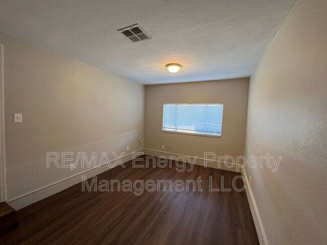 Building Photo - 2224 Doris Ave