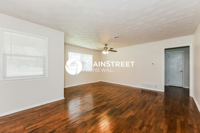 Building Photo - 3 Bedroom Pet-Friendly Home in Farmers Branch, TX with Main Street Renewal