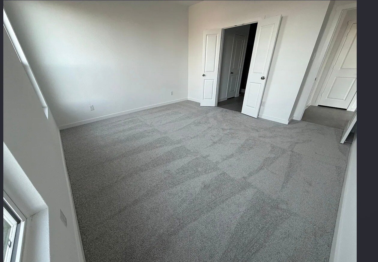 Building Photo - 7116 Dandelion Rd