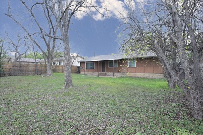 Building Photo - 107 Cloudview Dr