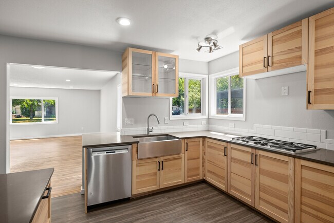 Building Photo - 215 SW 131st Ave